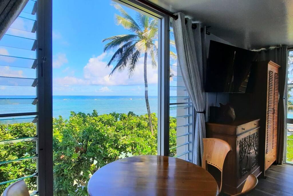 Breezy Beachfront Bali-Style Haven 180 Degree Oceanview Hau'ula Exterior foto